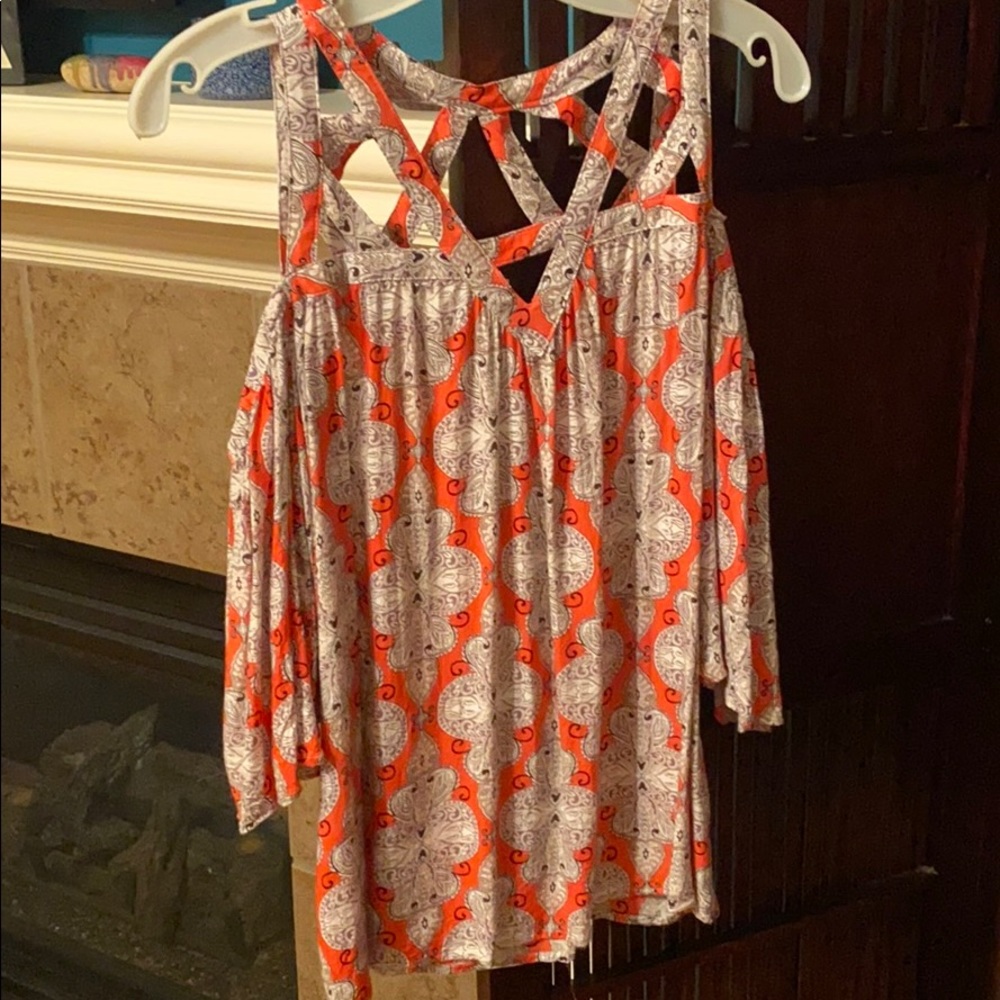 Open shoulder loose sleeve blouse